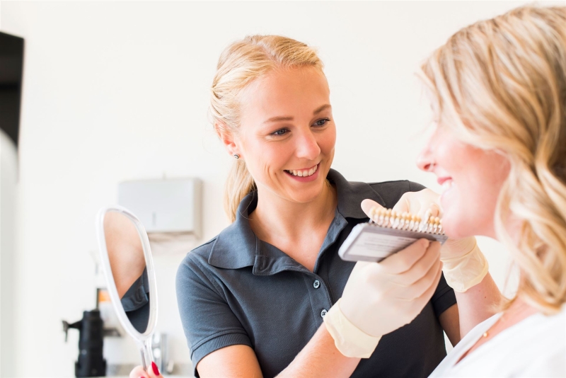 Bleaching / Zahnaufhellung – ein Traum in Weiß Bleaching / Zahnaufhellung – ein Traum in Weiß