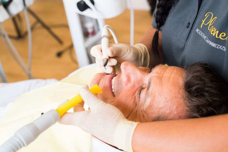 Zahnreinigung - Dentalhygiene neuester Stand Zahnreinigung - Dentalhygiene neuester Stand